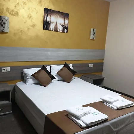 Hotel чинар 2*