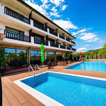 Hotel чинар 2*