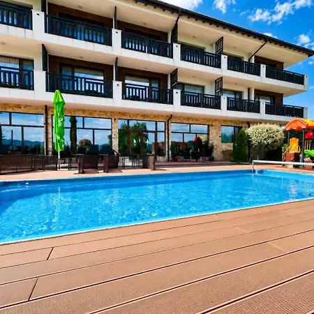 чинар Hotel Kirkovo (Kardzhali)