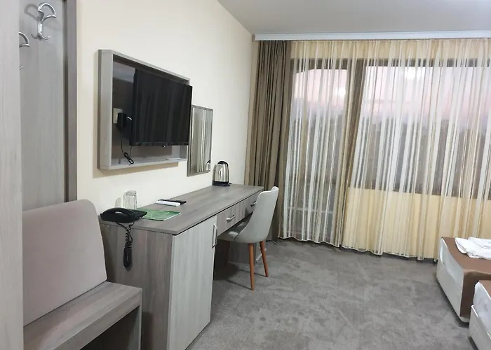 чинар Hotel Kirkovo (Kardzhali)